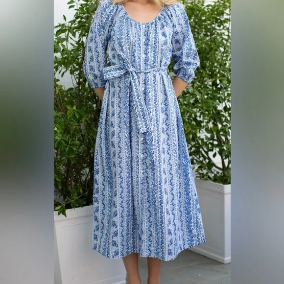 Elegant Blue Floral Maxi Dress - Picture 2 of 4